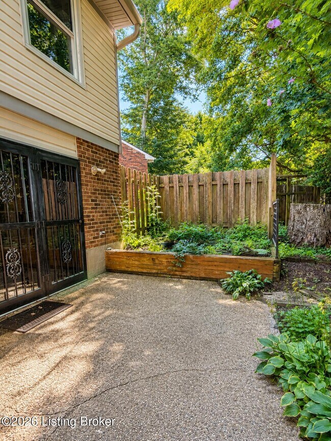 Building Photo - 5109 Volney Ct