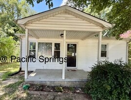 Building Photo - 927 S Church St