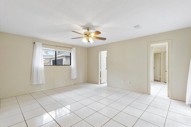 Building Photo - 3339 Three Pines Dr