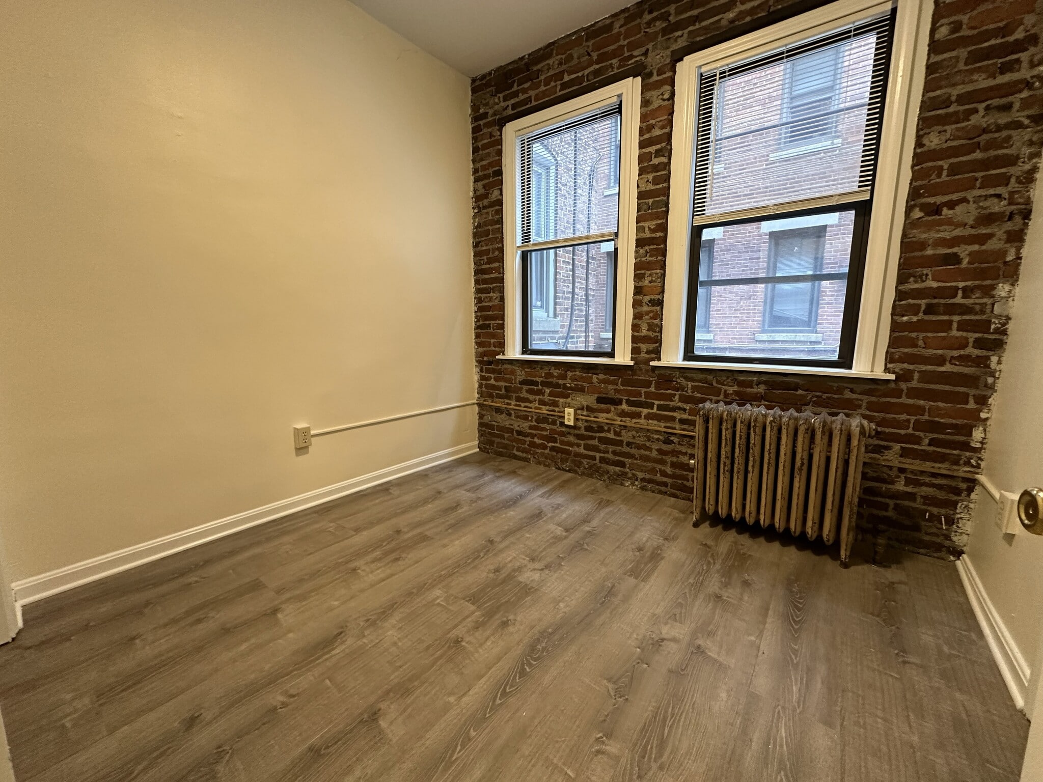 Building Photo - 54 Burbank St