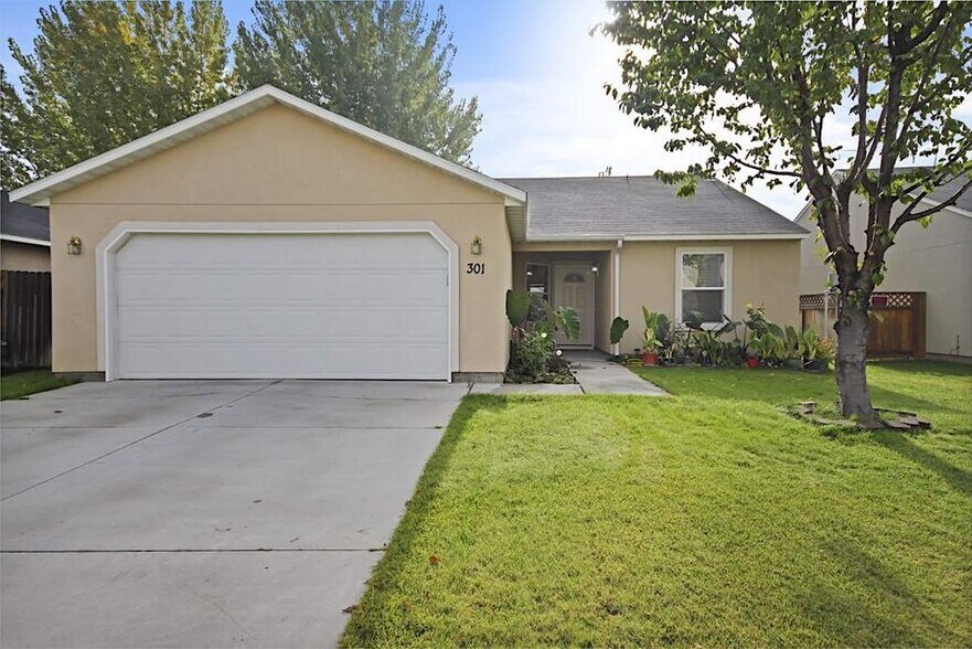 Primary Photo - 301 Parkmont Way