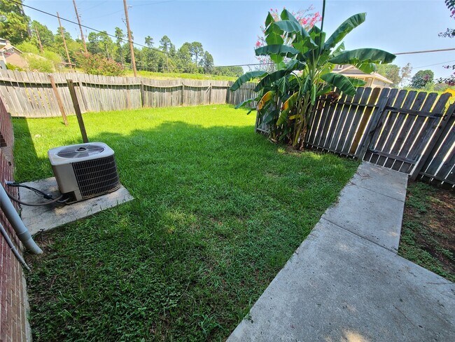Building Photo - 15133 Starboard Dr