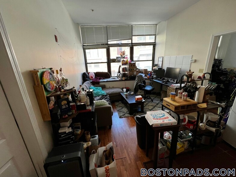 Building Photo - 81 Essex St