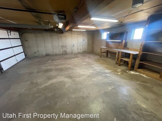 Building Photo - 4 br, 2.5 bath House - 2270 W Skyview Dr