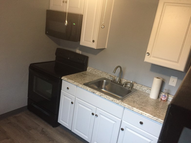 Kitchen - 3139 Glendale Ave