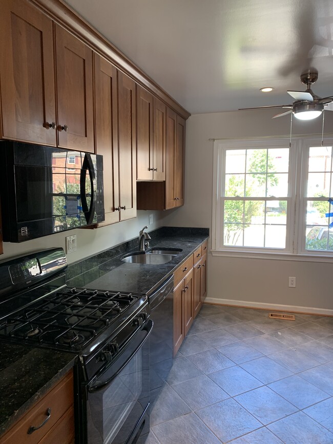 Building Photo - 7120 Lake Cove Dr