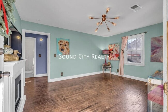 Building Photo - 1203 Kermit Dr