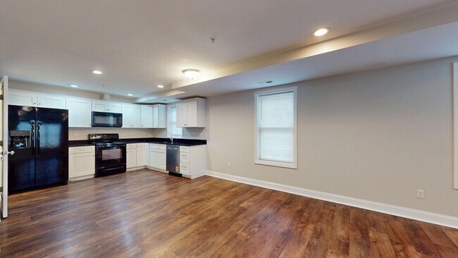 Building Photo - 60 Holworthy St