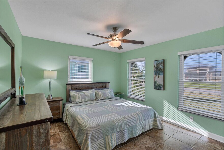 Building Photo - 15826 Aqua Cir