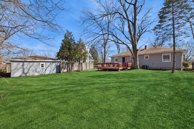 Building Photo - 815 W 187th St