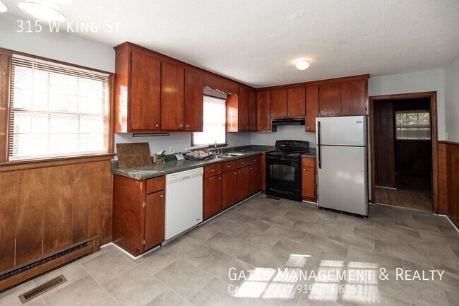 Building Photo - 315 W King St