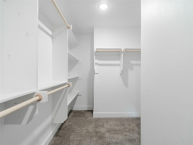 Building Photo - 910 Redfree Dr