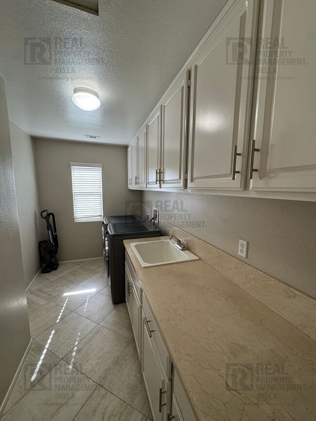 Building Photo - Gorgeous Murrieta Home with Main Floor Bedroom and Bathroom