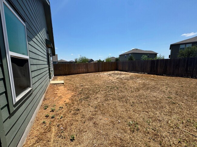 Building Photo - Move-In Ready Modern Home with Open Layout...