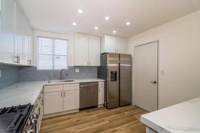 Building Photo - 73100 Santa Rosa Way