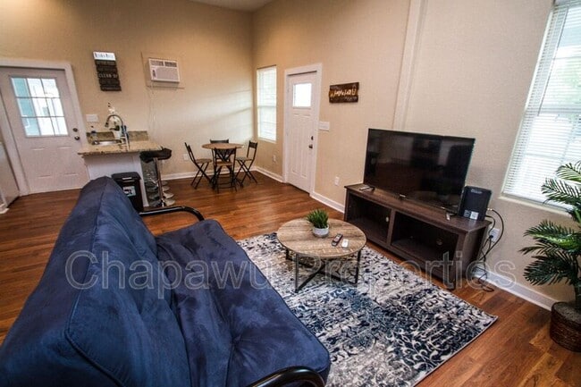 Building Photo - 121 Douglas Way St