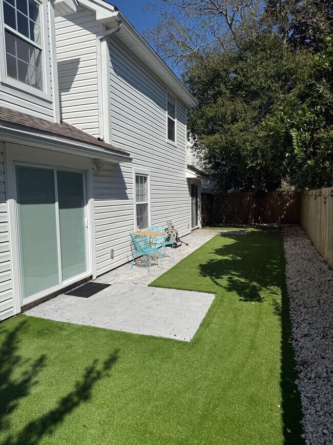 Building Photo - Stunning Updated 3 Bedroom in Fort Walton Beach!