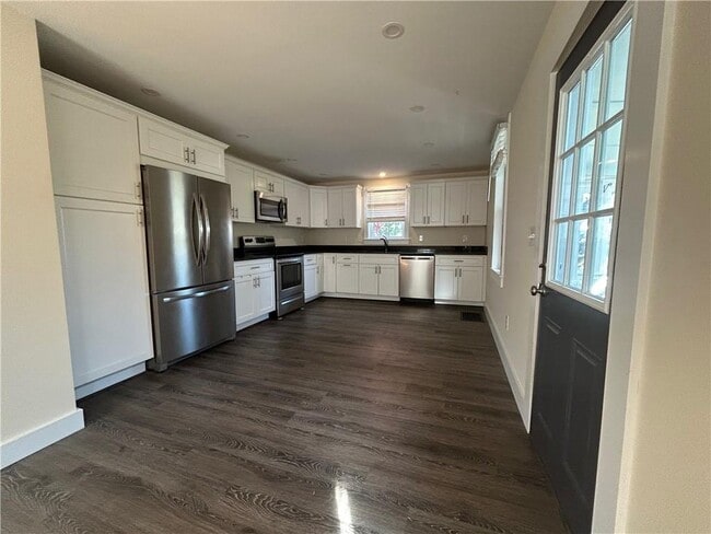 Building Photo - 39 Reynolds St