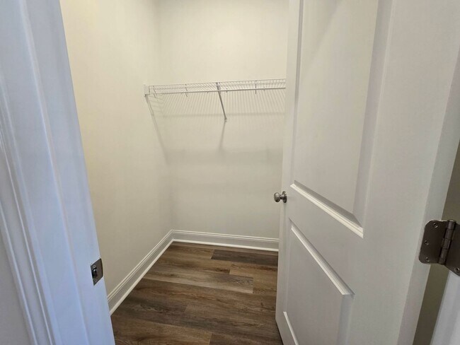 Building Photo - 4 Bedroom, 2 Bath Ranch Available for Rent Now!