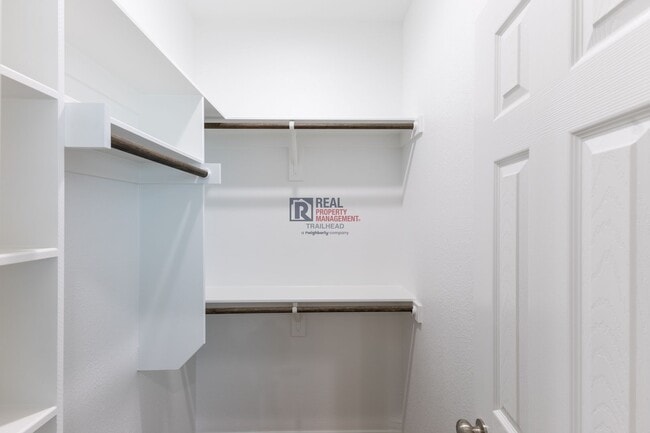 Building Photo - Modern Glen Rose Home with Open Layout