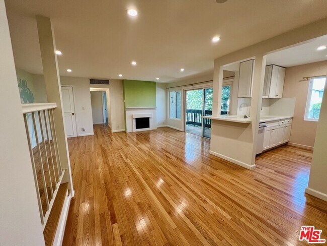 Building Photo - 2209 Summertime Ln