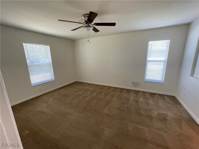 Building Photo - 1005 SW 32nd Terrace