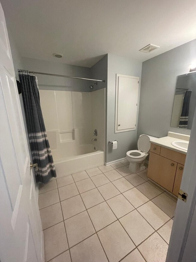 Building Photo - N17W26887 E Fieldhack Dr