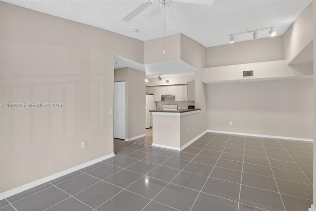 Building Photo - 2496 Centergate Dr