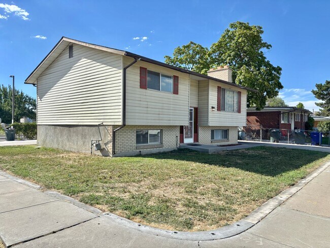 Building Photo - 403 N Morton Dr