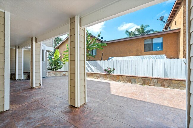 Building Photo - 2547 Orange Ave