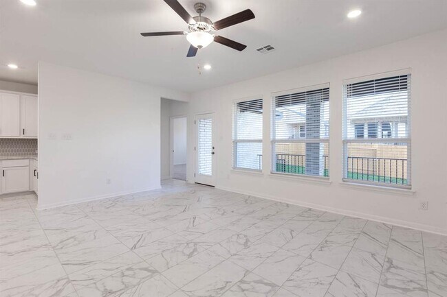 Building Photo - 309 Barton Oak Trl