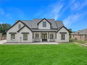 Building Photo - 23 Davis Rd