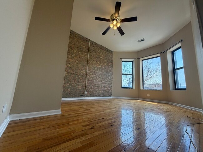 Building Photo - 4055 S Calumet Ave