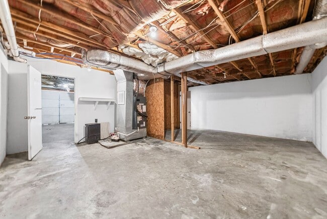 Building Photo - 564 Briarwood Dr