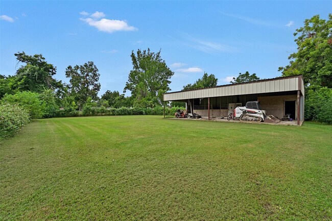 Building Photo - 5314 Pine Ave