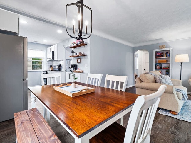 Building Photo - 6771 Greenleaf Ave