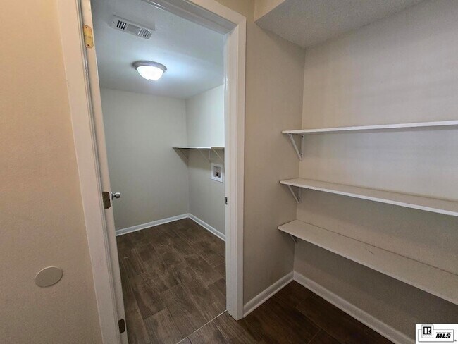 Building Photo - 2306 Debastrop Dr