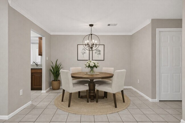 Building Photo - 1100 Augusta Dr