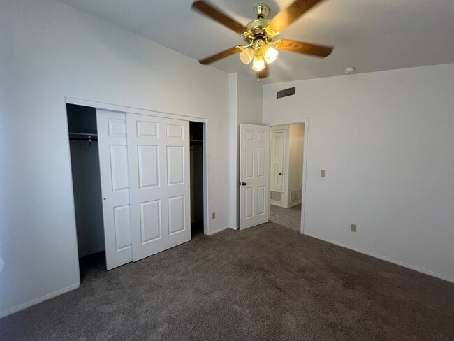 Building Photo - Comfortable & Attractive 3 Bedroom 2 Bath East Side Home Convenient to Everything