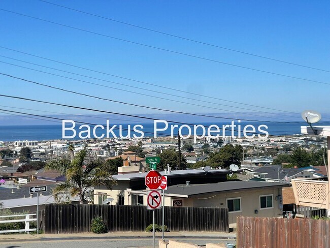 Building Photo - Wonderful partially furnished upper Seaside unit