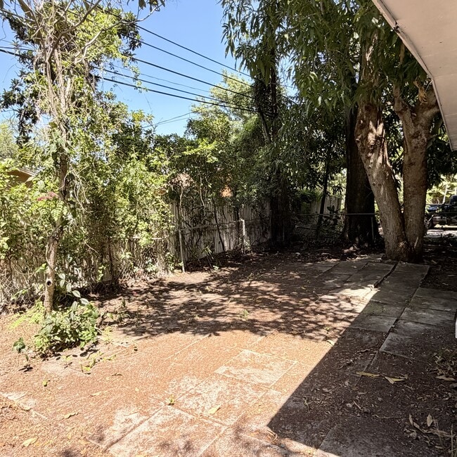 Building Photo - 2245 17th Ave S