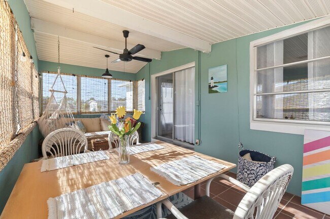Building Photo - Furnished * AVAIL Now Through 11/1 * $1,69...