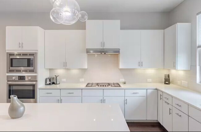 Building Photo - 6108 Seville Dr