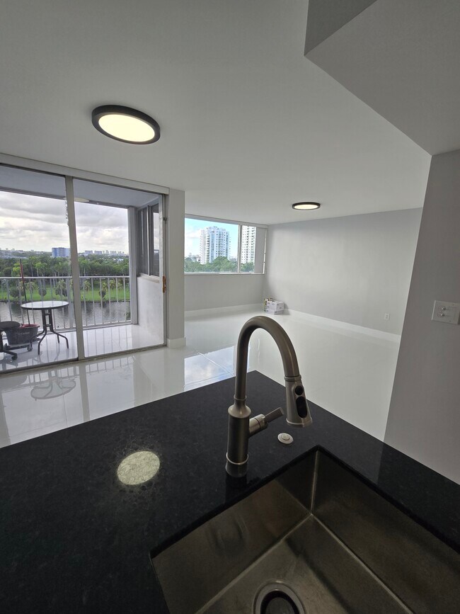 Building Photo - 1700 NW North River Dr