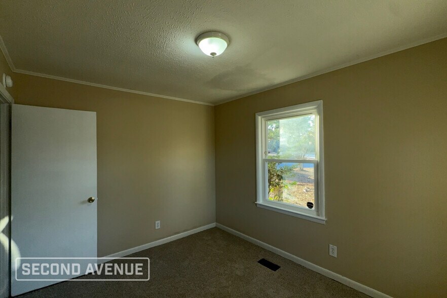 Building Photo - 2601 Downs Pl