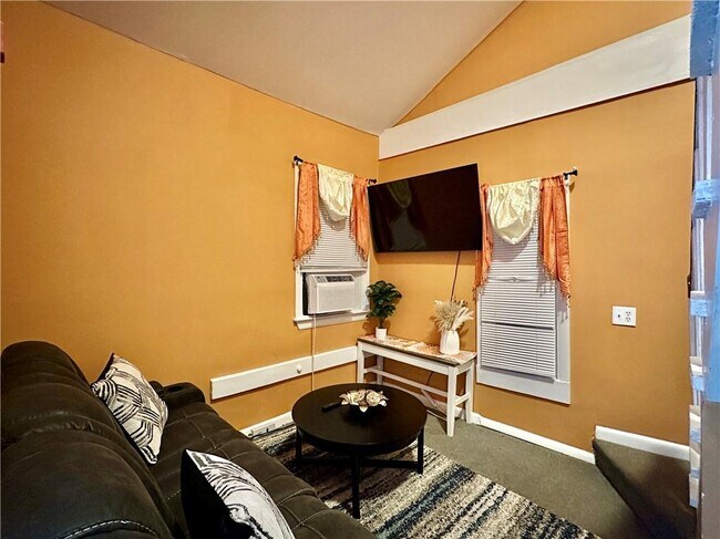 Building Photo - 800 Oakland Beach Ave