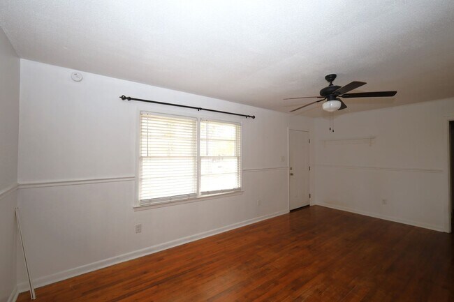 Building Photo - 609 E Stanfill St