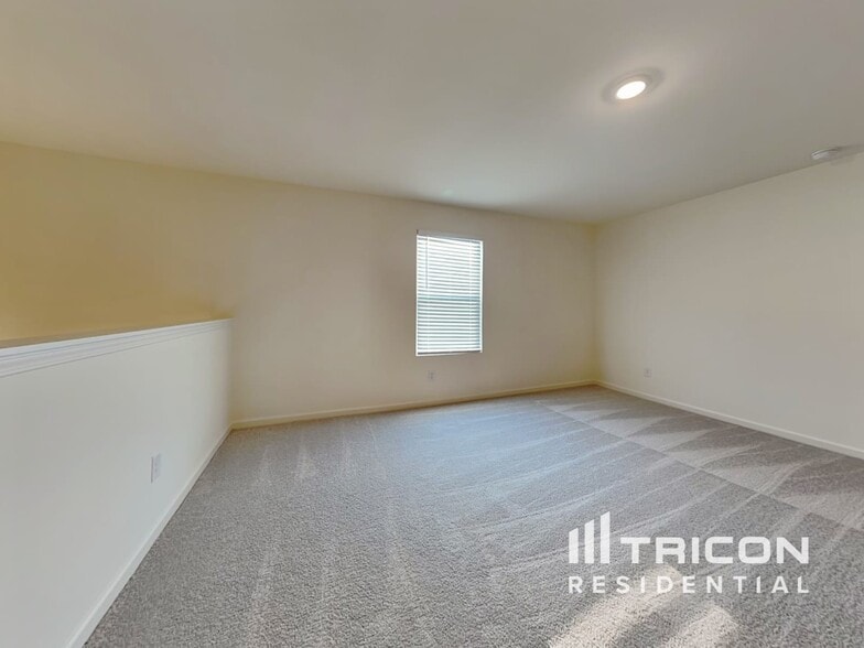 Building Photo - 152 Long Dr
