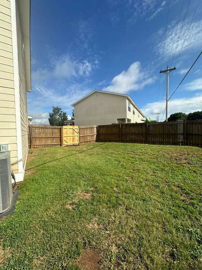 Building Photo - Courtyard Way