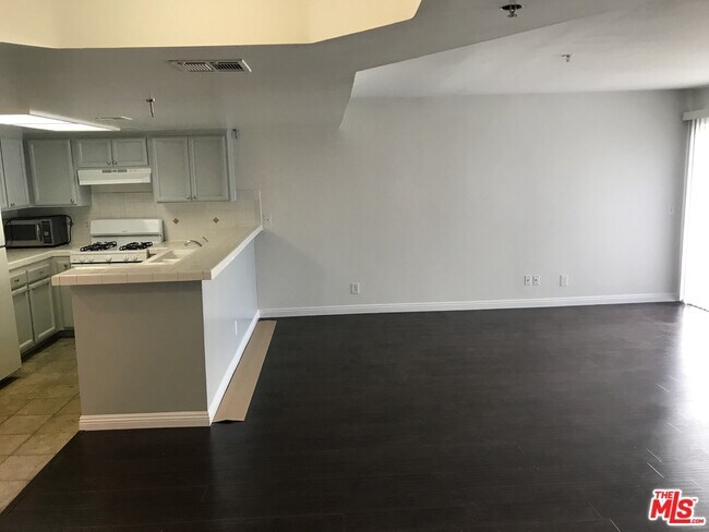 Building Photo - 4750 Templeton St